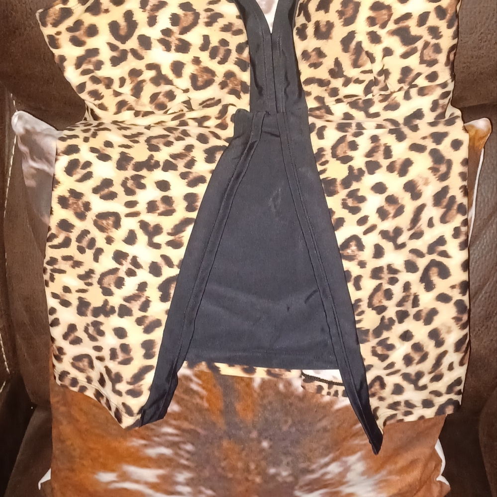 Ceeb  NWT flyaway leopard tankini top